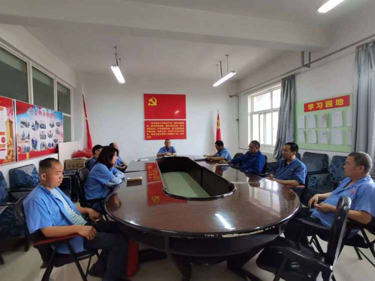 運(yùn)輸采供黨支部召開(kāi)黨員大會(huì)，組織主題教育集中學(xué)習(xí)。